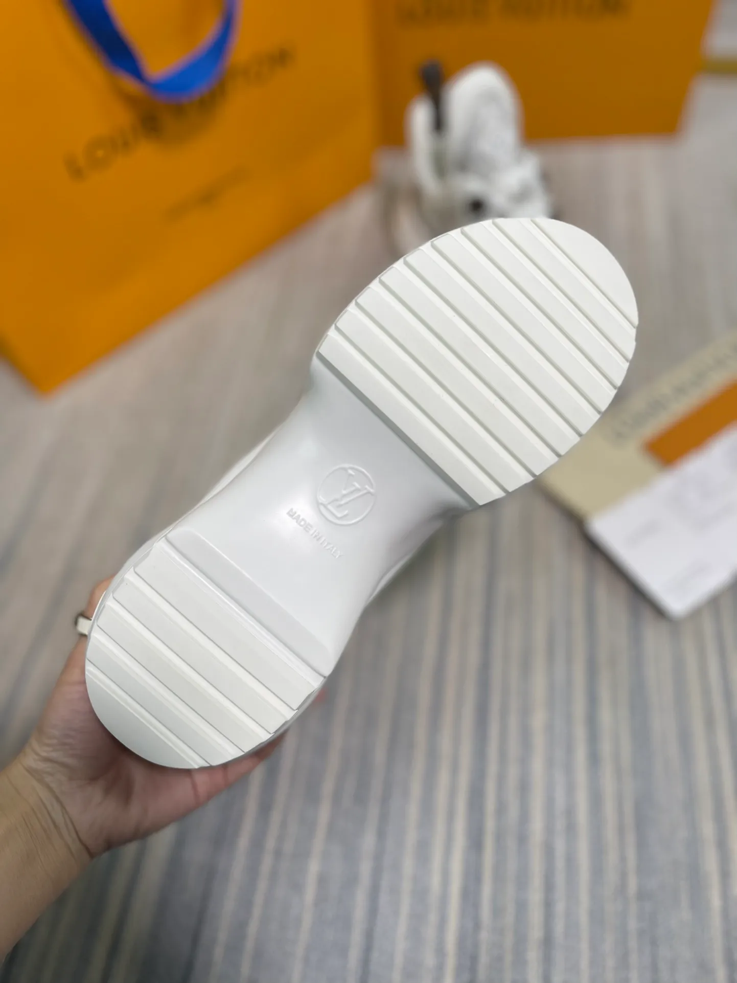 👟👟Ex-factory price👟👟Ex-factory price 720👟👟 Louis Vuitton 2022ss LV’s new Archlight series new color matching dad shoes. The boss ordered three pairs of yb shoes at the first time. The counters are not on sale. We are definitely the first to get the authentic products developed by the entire network. The material of each color matching is exclusively customized from the original version, which is consistent with the authentic product. The sole is YB molded high-elastic foam sole. The mold fee is as high as tens of thousands. The upper is made of high-tech fabric to create a soft and elastic upper. The materials and methods are consistent with YB. 35-40 (40.41 can be customized without return or exchange)